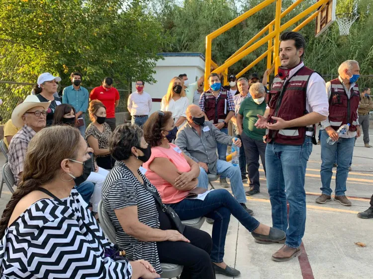 Atiende Alcalde a vecinos de El Cíbuta