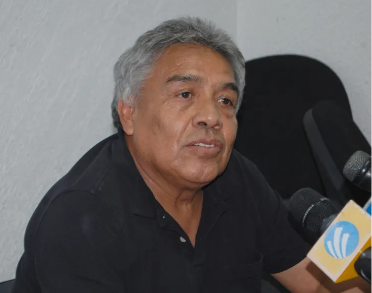 Continúan pagos de becas municipales