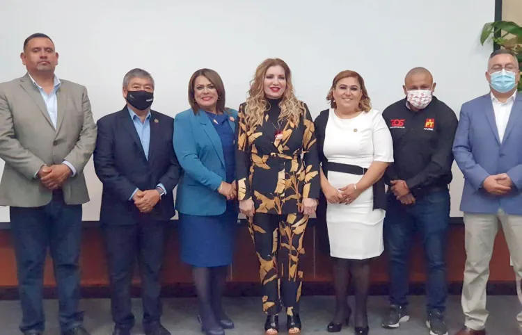 Rinde Leticia Calderón su Segundo Informe Legislativo