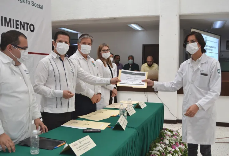 Celebra IMSS el Día del Médico
