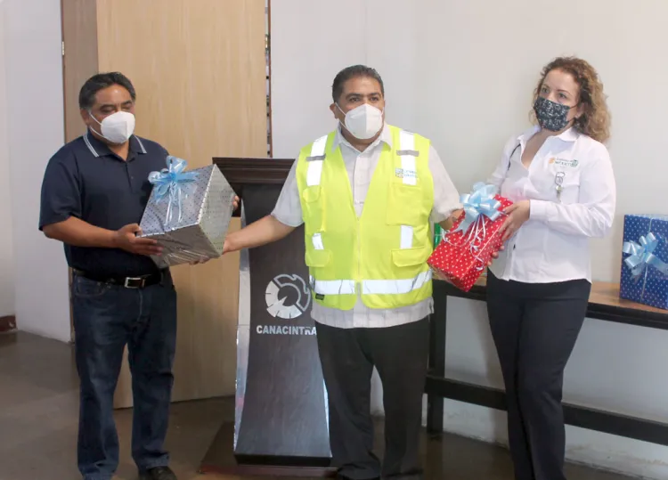 Reconocen labor de los médicos