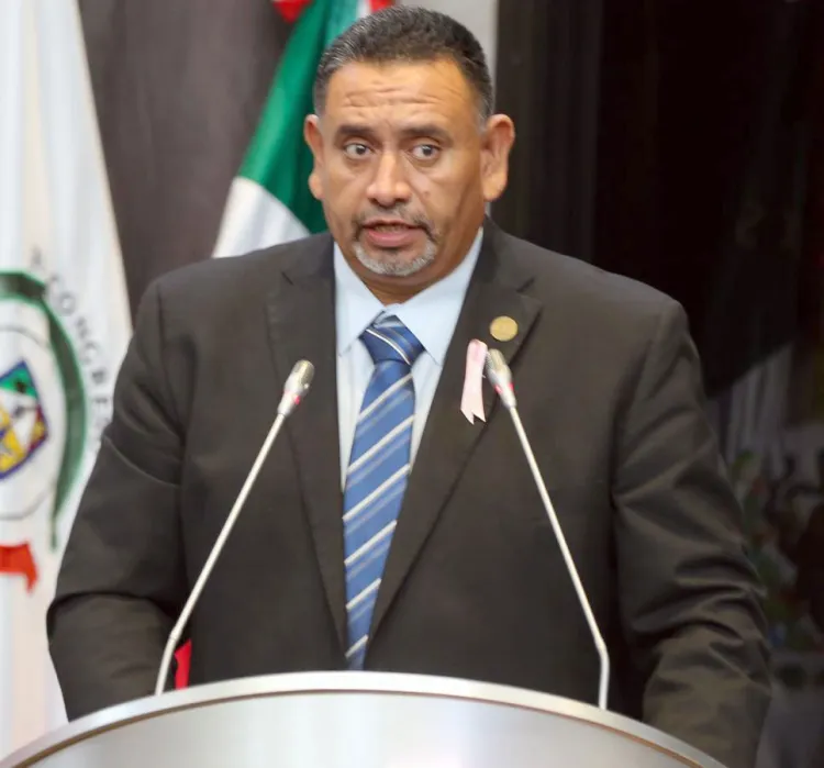 Presenta Diputado Carlos Navarrete Aguirre iniciativa