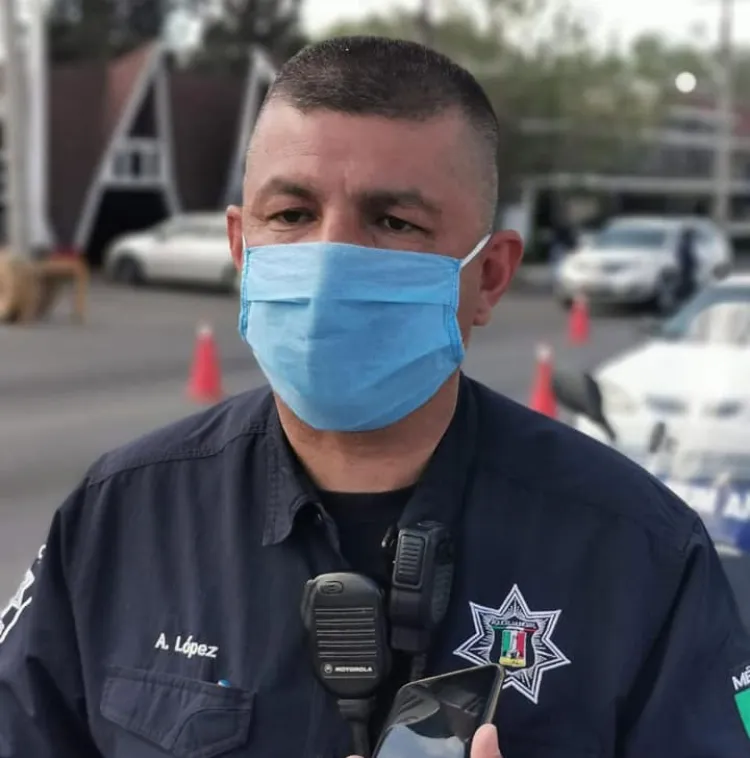 Vigilan policías los panteones cerrados