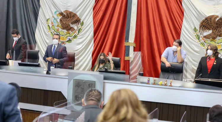 Es por Ley uso de cubre-bocas