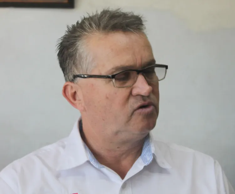 Entregará Club Rotarios Industrial sillas de ruedas