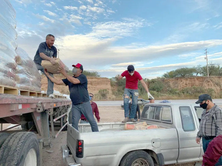 Apoya Alcalde a vecinos de Cíbuta con cemento