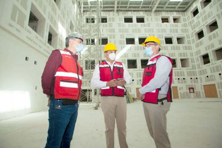 Supervisan avances de hospital regional