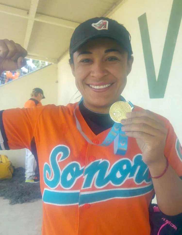 Reconocen labor de maestra sonorense