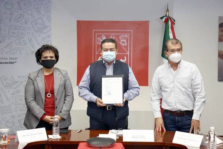 Capacitan a docentes en educación física