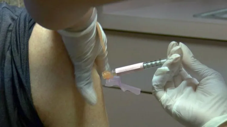 Recibe vacuna contra Covid-19