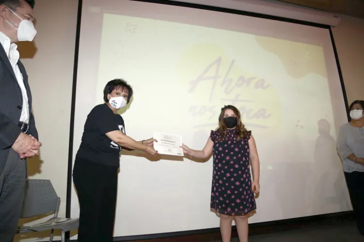 Premian visión de niñas y niños