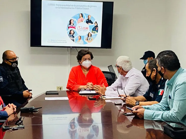 Trabajan a favor de  protección a mujeres