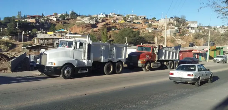 Continúa mejoramiento vial