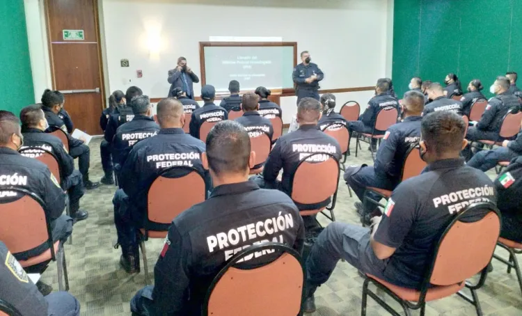Profesionalizan a elementos policiacos