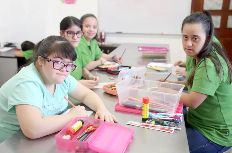 Realizan inscripciones “Manos a la Vida”