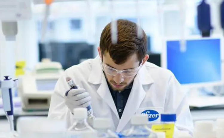 Aprueba Inglaterra vacuna Covid-19