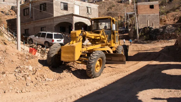 Intensifican rehabilitación de calles