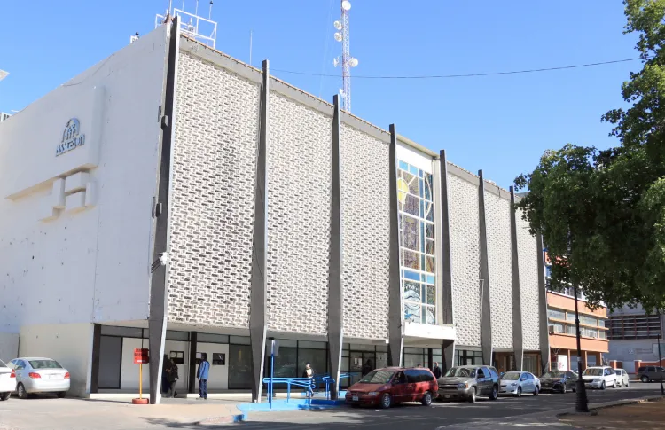 Obliga contagios cerrar oficinas