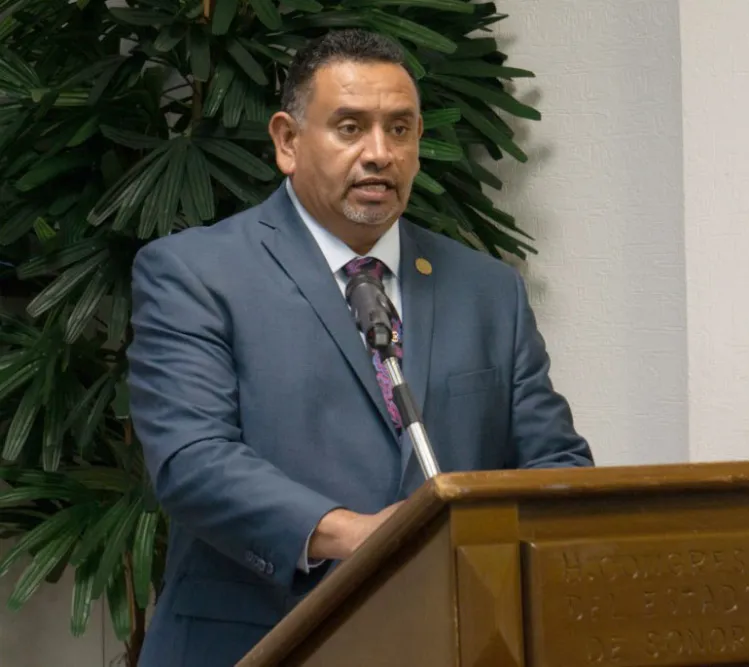 Presenta diputado informe legislativo