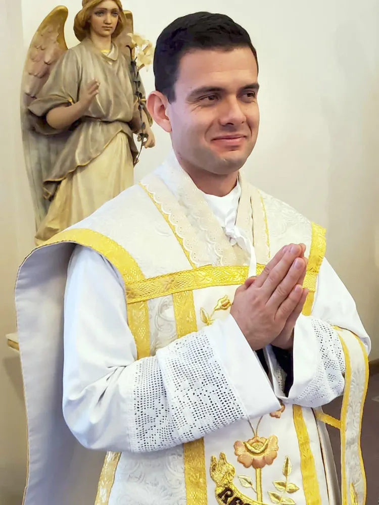 Ordenan Sacerdote a Carlos Adrián Zepeda Aguirre