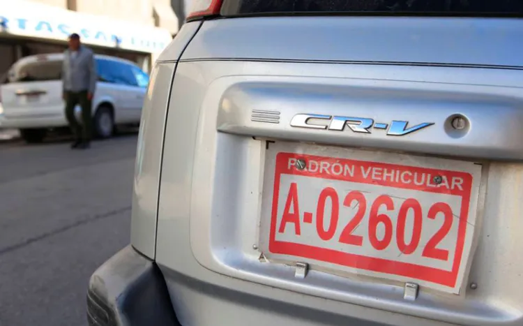 Piden “pafas” autorización  para circular autos 2015.