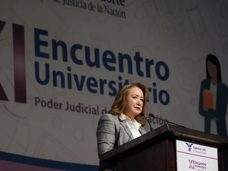 Niega ministra de SCJN haberse vacunado contra covid en EU