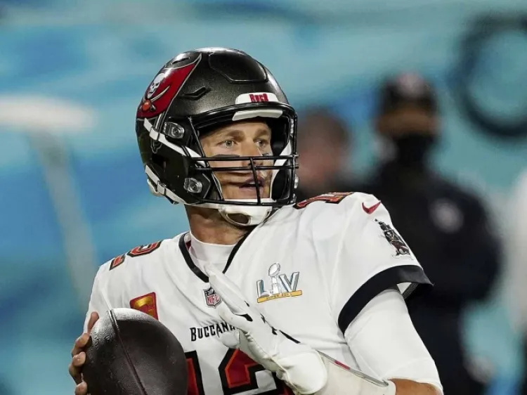 Tom Brady amplía su contrato con los Bucaneros