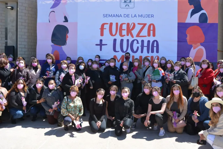 Reconoce Gobierno Municipal a mujeres