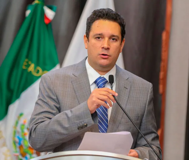 Profesionalizarán a servidores públicos