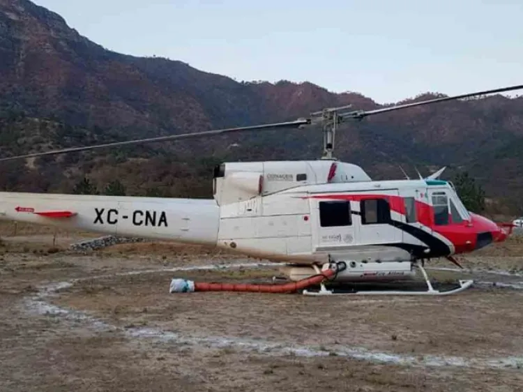Apoya Conagua con helicópteros y camión cisterna en combate de incendio forestal