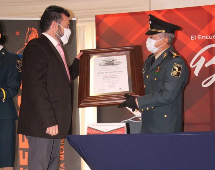 Recibe nogalense máximo galardón