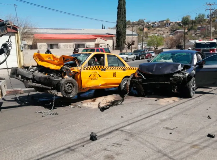 Fallece taxista tras choque