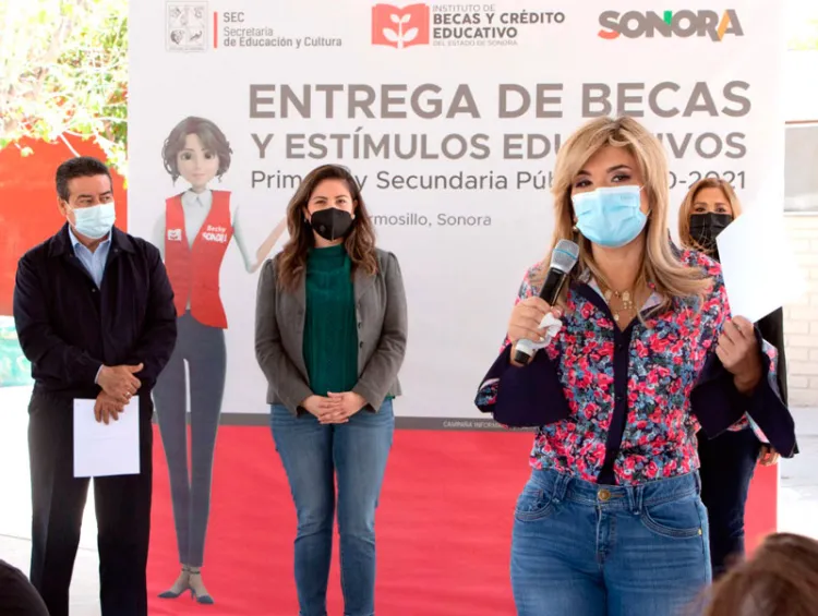 Continúa entrega de becas: CPA