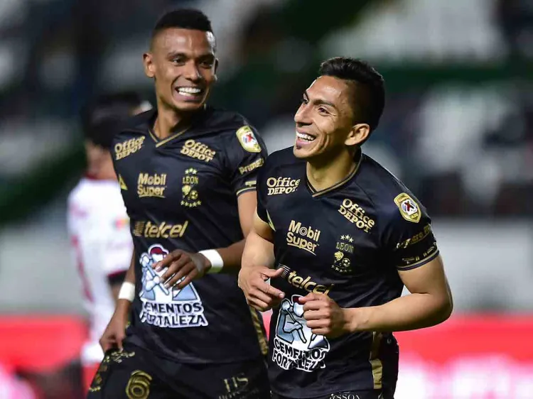 León remonta y exorciza al 'Diablo' del Nou Camp