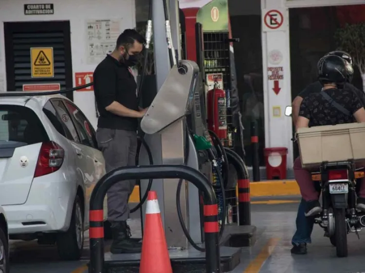 ¡Adiós autos! Gasolina Premium alcanza los $25.50 por litro