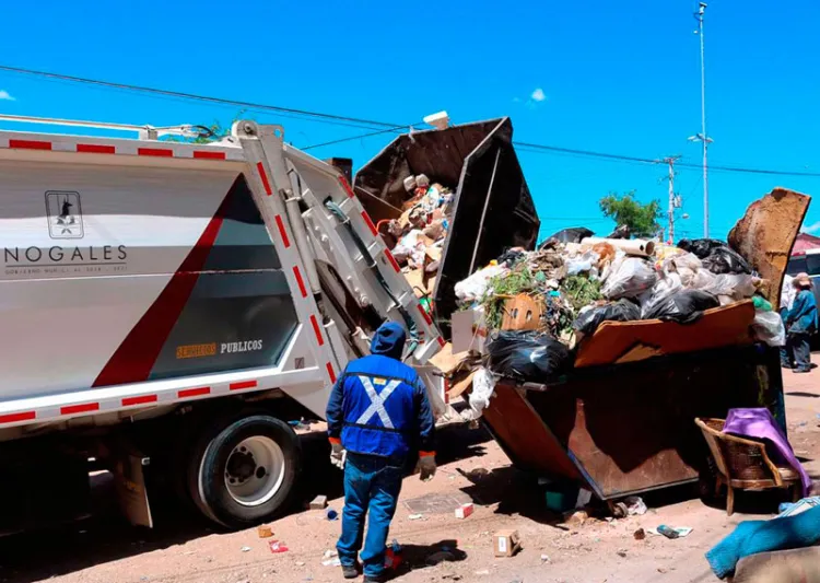 Recolectan basura en áreas de esparcimiento