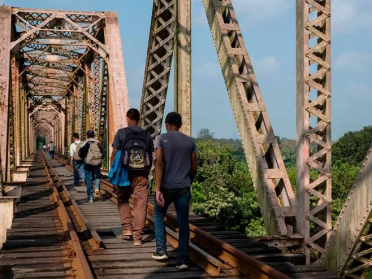 Atienden López Obrador y Kamala Harris tema migratorio
