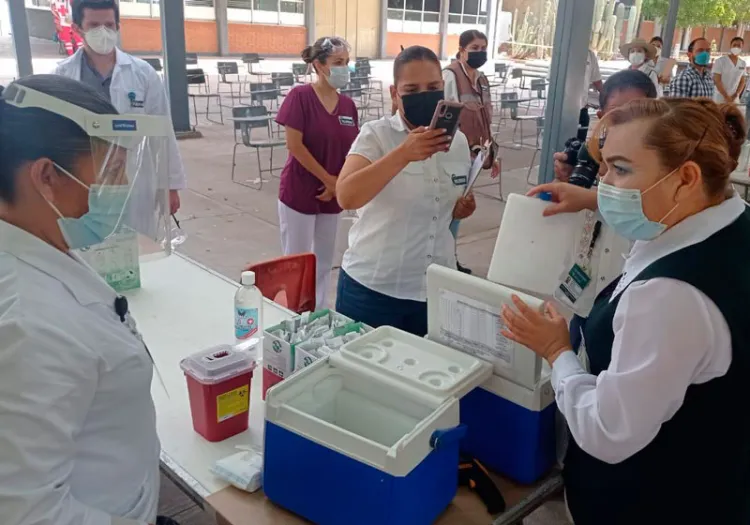 Inicia vacunación contra Covid-19