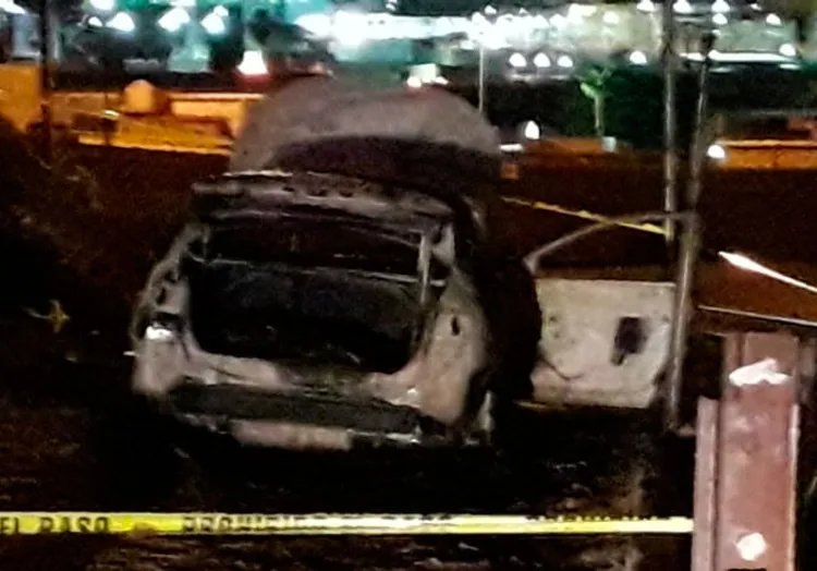 Localizan a pareja calcinada en vehículo en Lomas de Nogales II