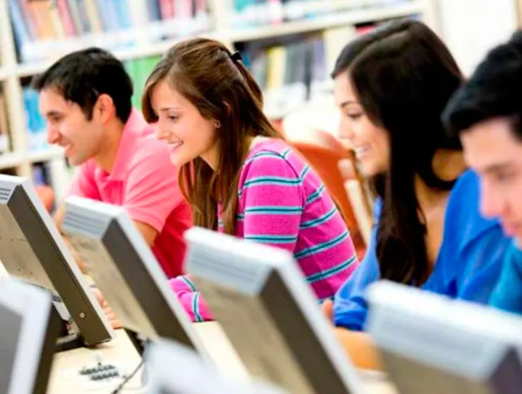 Imparten pláticas a estudiantes de prepa