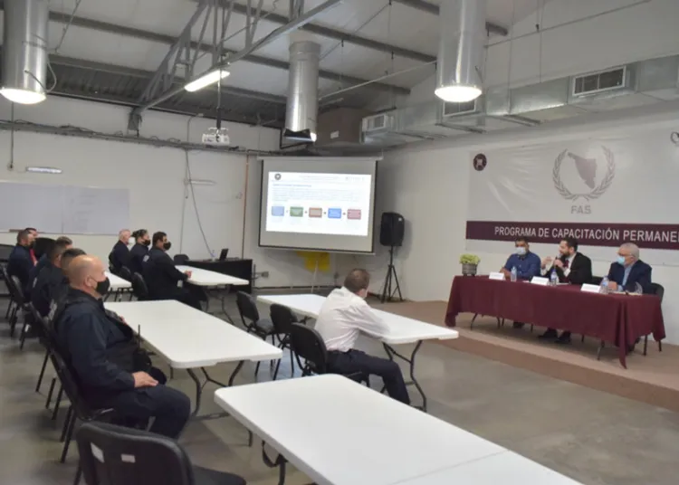 Capacitan en cultura de la legalidad a personal de Ceresos del estado