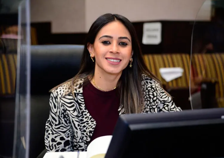 Proponen institucionalizar beca estudiantil para internet