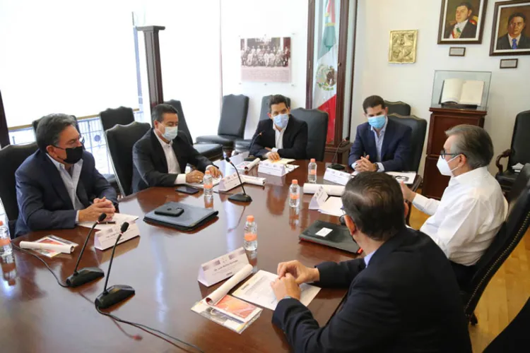 Estrechan relación de trabajo