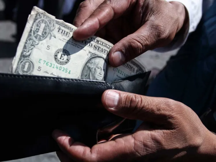 Aunque repunta el dólar, se mantiene debajo de los $20