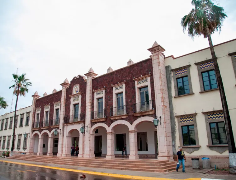 Reciben alumnos de la Unison reconocimiento de Ceneval