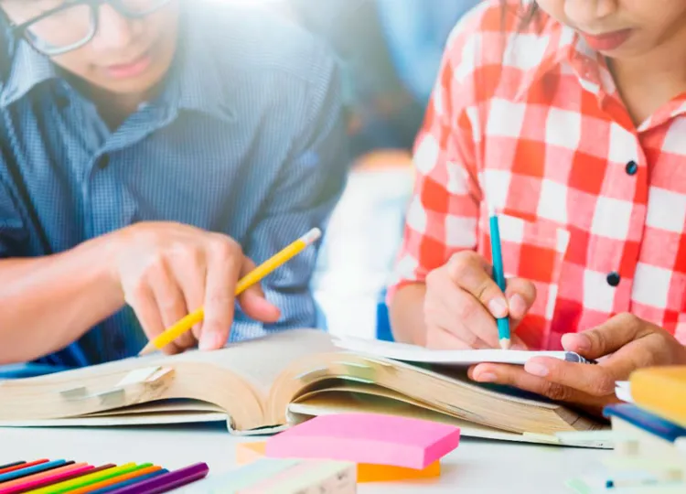 Orienta INJ a jóvenes decidir donde continuar sus estudios