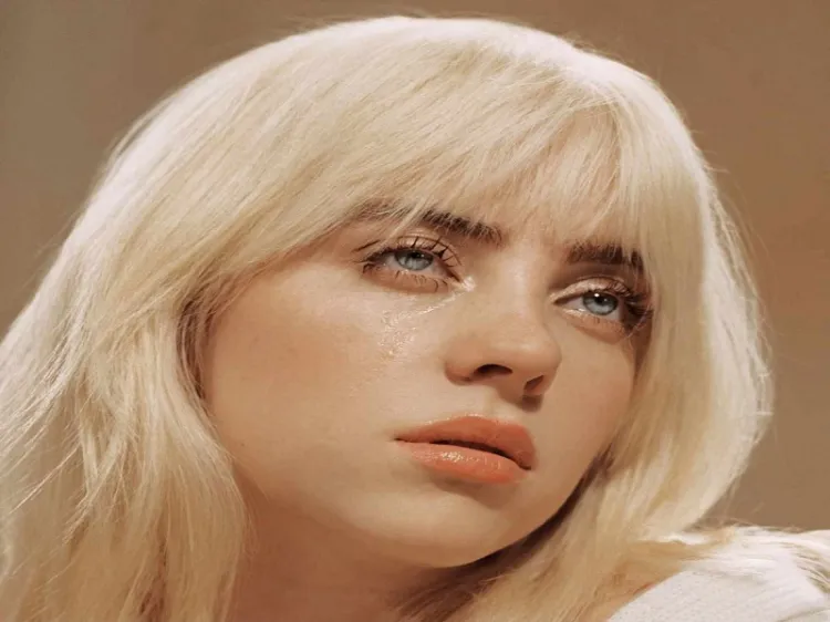 Billie Eilish cambia de look y se muestra como nunca; recibe críticas y halagos