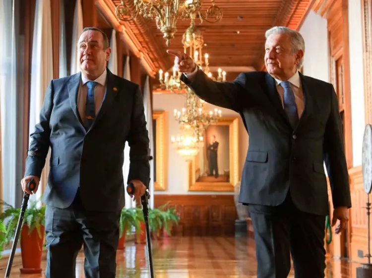 Abordan López Obrador y Giammattei tema de control migratorio