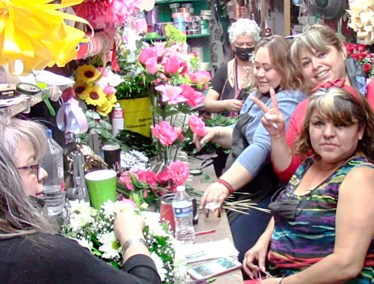 Preparados floristas para el 10 de Mayo