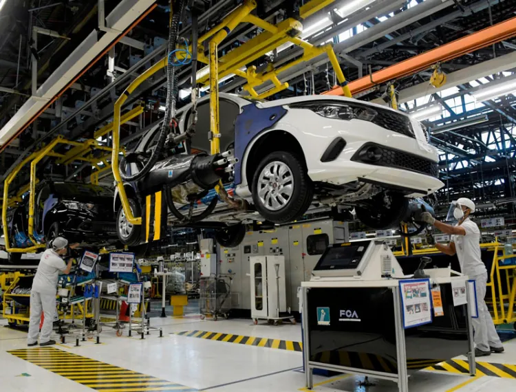 Hay desabasto de ‘chips’ en el sector automotriz